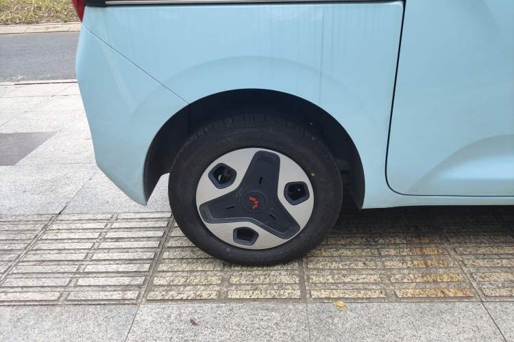 Used Wuling Zhiguang New Energy 2025 Comfort Model Right Rear Wheel Hub