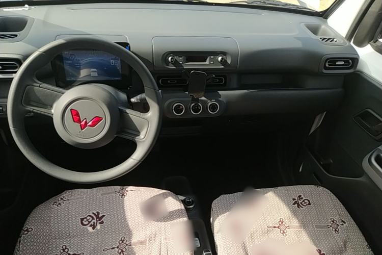 Used Wuling Zhiguang New Energy 2025 Model 305km Ambitious Edition Center Console