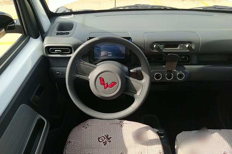 Used Wuling Zhiguang New Energy 2025 Model 305km Ambitious Edition Steering Wheel