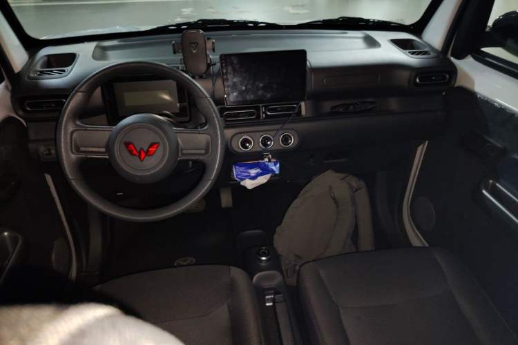 Used Wuling Zhiguang New Energy 2025 Comfort Model Center Console