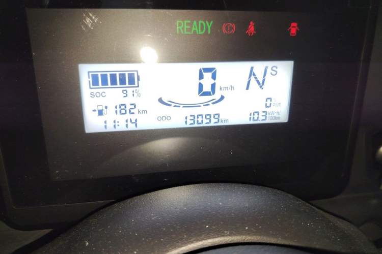 Used Wuling Zhiguang New Energy 2025 Comfort Model Odometer Close Up