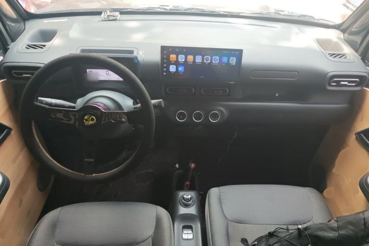 Used Wuling Zhiguang New Energy 2025 Comfort Model Center Console