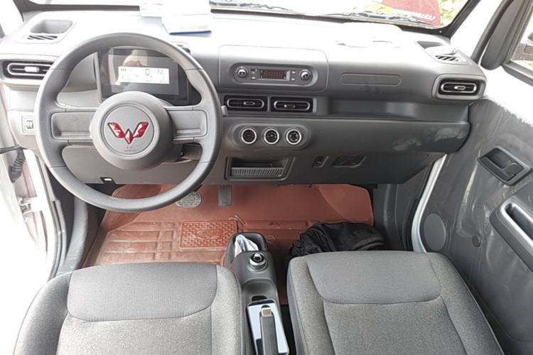 Used Wuling Zhiguang New Energy 2025 Comfort Model Center Console