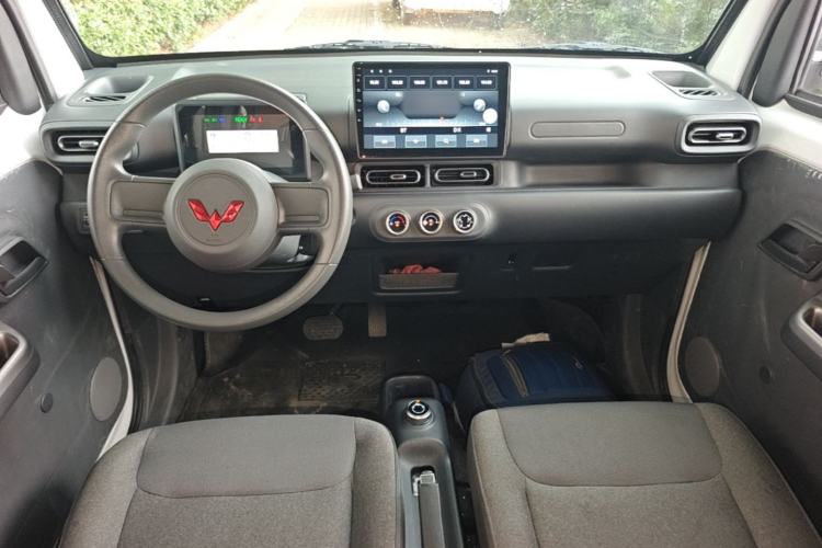 Used Wuling Zhiguang New Energy 2025 Comfort Model Center Console