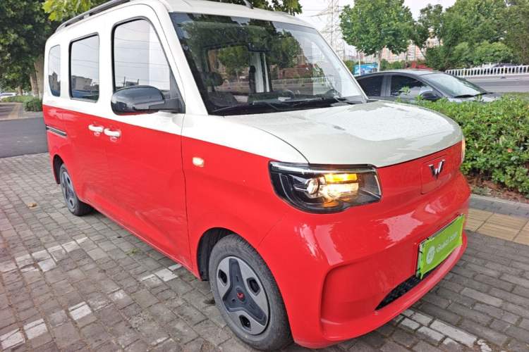 Used Wuling Zhiguang New Energy 2025 Comfort Model Front Right 45 Deg