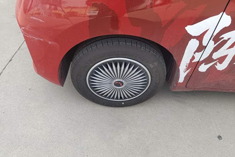 Used Wuling Zhiguang New Energy 2025 Comfort Model Left Front Wheel Hub