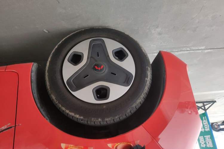 Used Wuling Zhiguang New Energy 2025 Comfort Model Left Front Wheel Hub