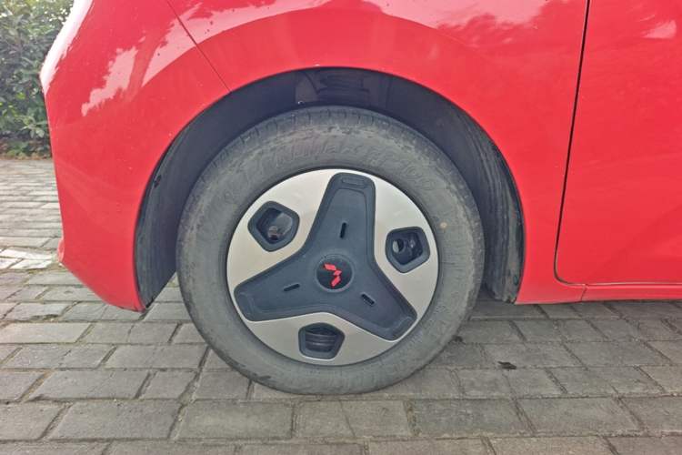 Used Wuling Zhiguang New Energy 2025 Comfort Model Left Front Wheel Hub