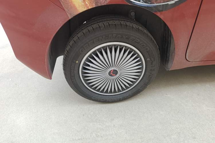 Used Wuling Zhiguang New Energy 2025 Comfort Model Right Rear Wheel Hub