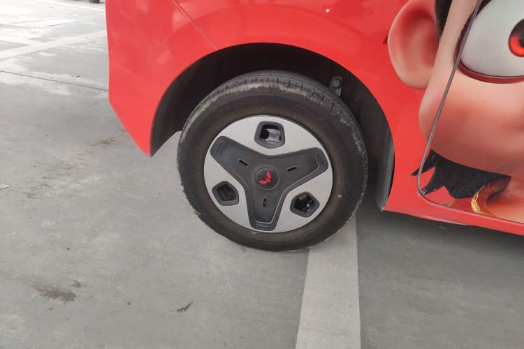 Used Wuling Zhiguang New Energy 2025 Comfort Model Right Rear Wheel Hub