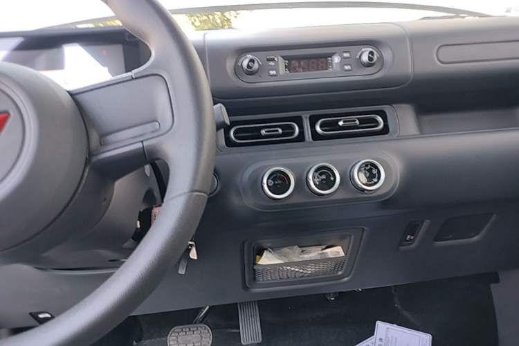 Used Wuling Zhiguang New Energy 2025 Comfort Model Audio And AC Panel