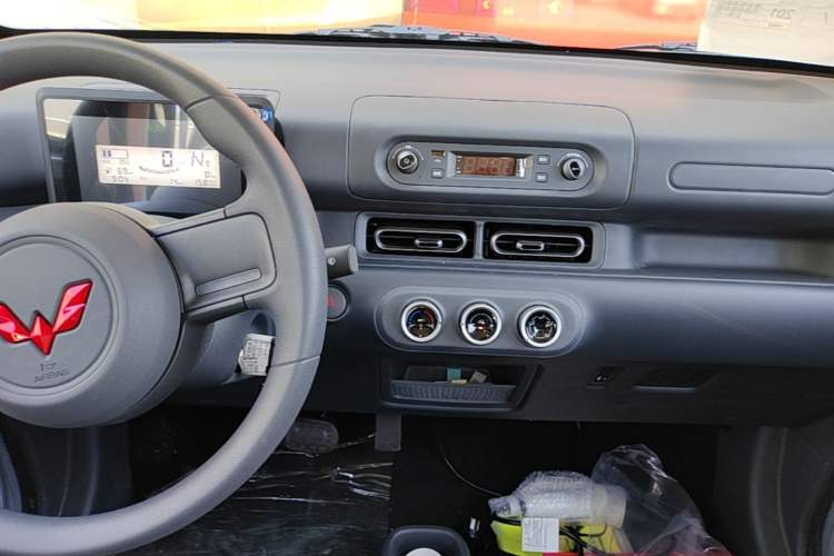 Used Wuling Zhiguang New Energy 2025 Comfort Model Audio And AC Panel