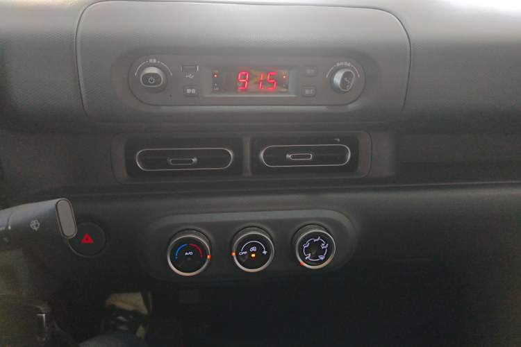 Used Wuling Zhiguang New Energy 2025 Model 305km Ambitious Edition Audio And AC Panel