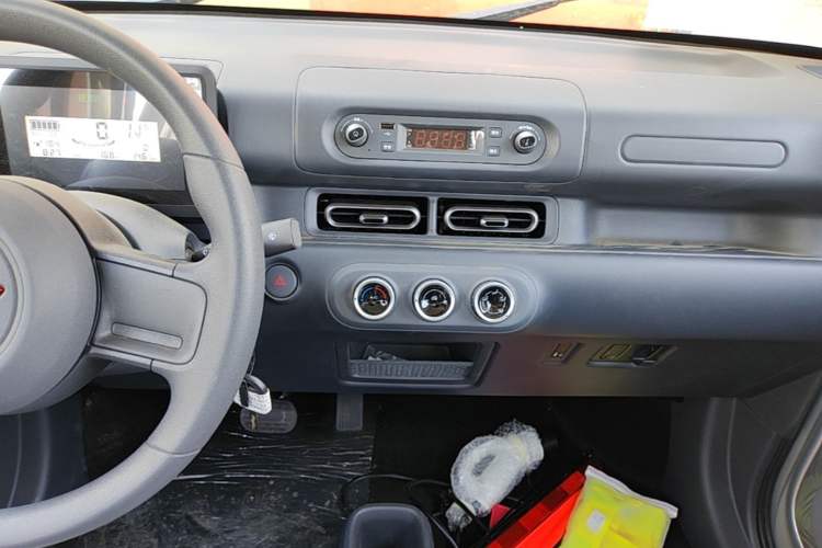 Used Wuling Zhiguang New Energy 2025 Comfort Model Audio And AC Panel