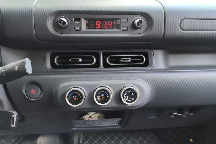 Used Wuling Zhiguang New Energy 2025 Comfort Model Audio And AC Panel