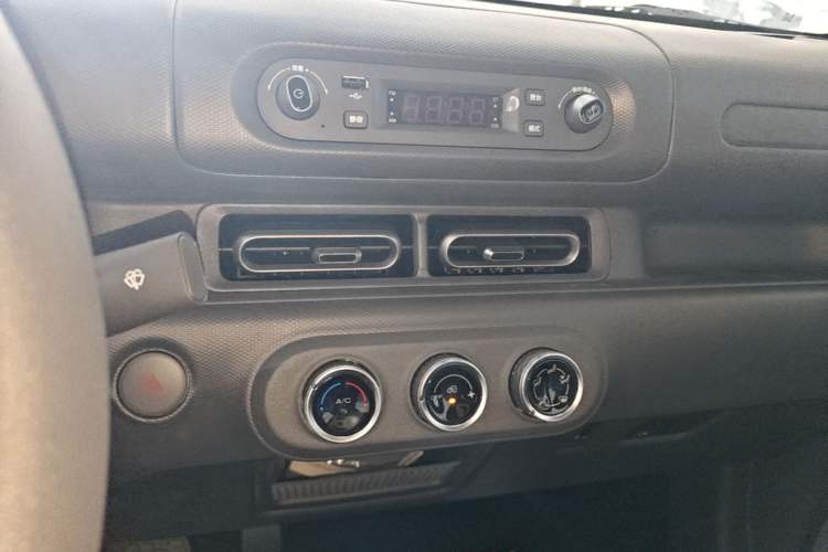 Used Wuling Zhiguang New Energy 2025 Comfort Model Audio And AC Panel