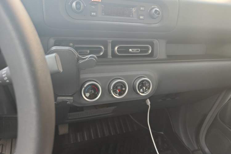 Used Wuling Zhiguang New Energy 2025 Model 305km Ambitious Edition Audio And AC Panel