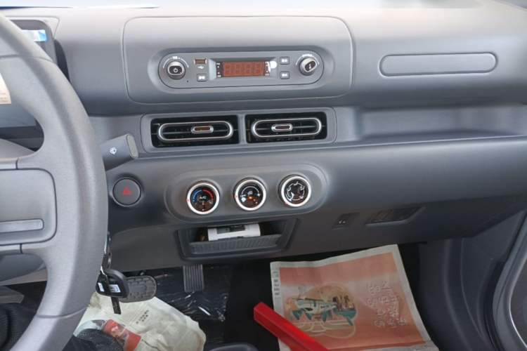 Used Wuling Zhiguang New Energy 2025 Comfort Model Audio And AC Panel