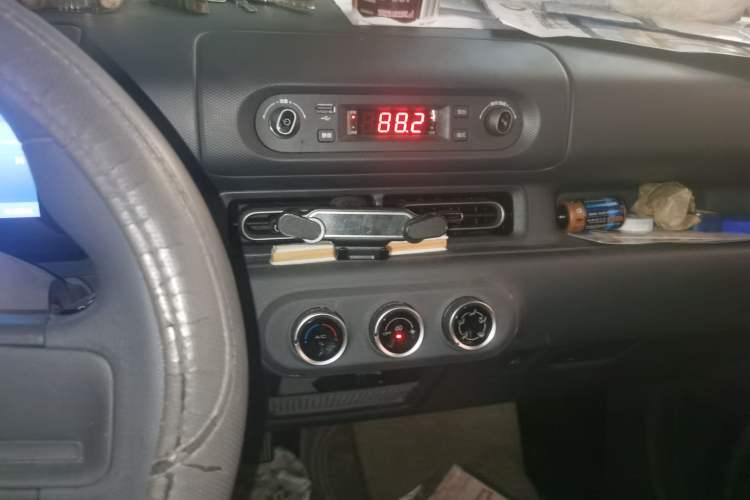 Used Wuling Zhiguang New Energy 2025 Model 305km Ambitious Edition Audio And AC Panel