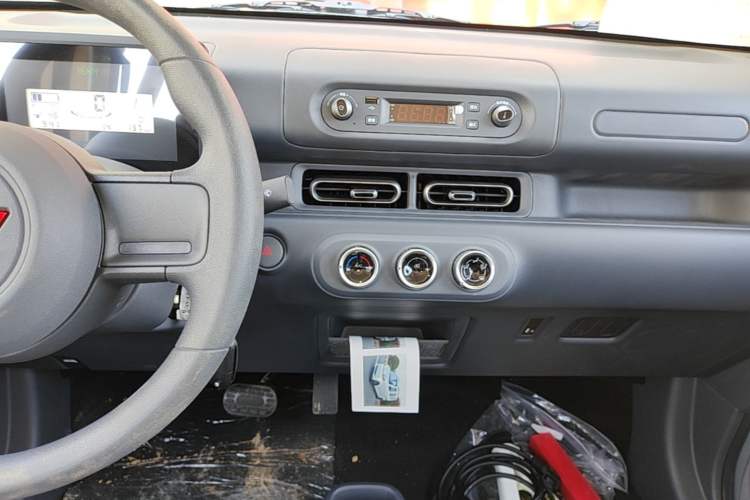 Used Wuling Zhiguang New Energy 2025 Comfort Model Audio And AC Panel