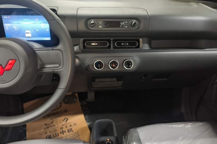 Used Wuling Zhiguang New Energy 2025 Model 305km Ambitious Edition Audio And AC Panel