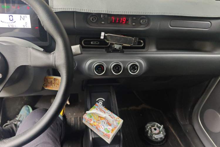 Used Wuling Zhiguang New Energy 2025 Standard Model Audio And AC Panel