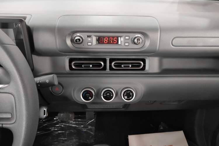 Used Wuling Zhiguang New Energy 2025 Comfort Model Audio And AC Panel