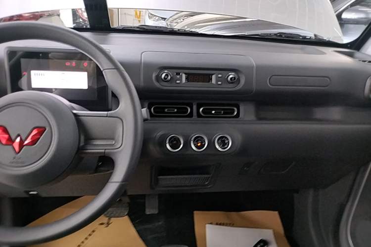 Used Wuling Zhiguang New Energy 2025 Comfort Model Audio And AC Panel