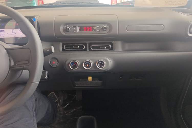 Used Wuling Zhiguang New Energy 2025 Comfort Model Audio And AC Panel