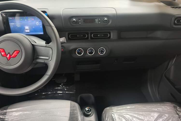 Used Wuling Zhiguang New Energy 2025 Model 305km Ambitious Edition Audio And AC Panel
