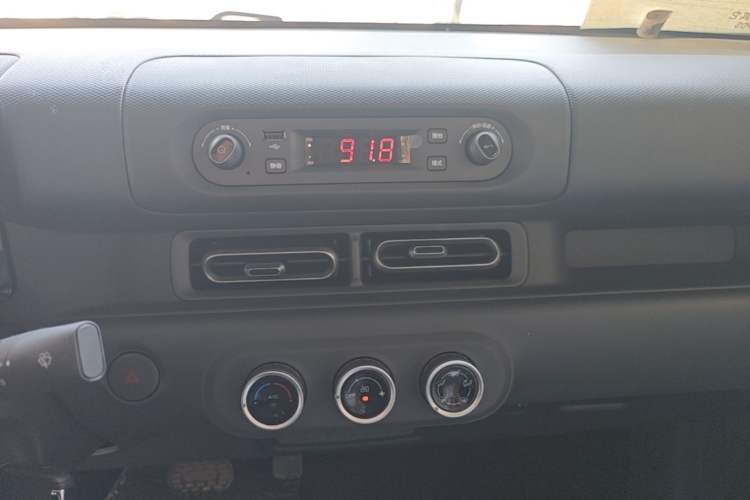 Used Wuling Zhiguang New Energy 2025 Model 305km Ambitious Edition Audio And AC Panel