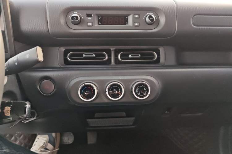 Used Wuling Zhiguang New Energy 2025 Comfort Model Audio And AC Panel