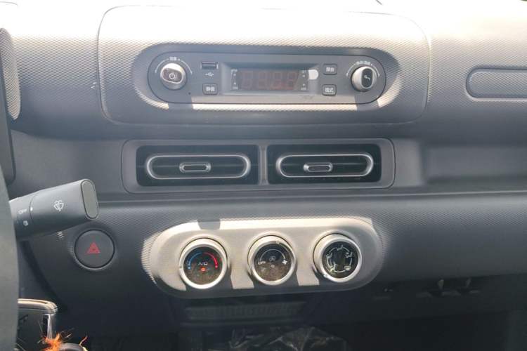Used Wuling Zhiguang New Energy 2025 Standard Model Audio And AC Panel