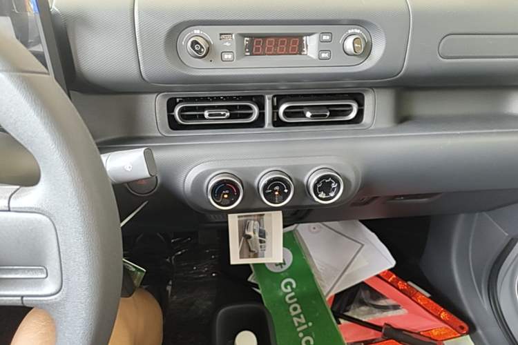 Used Wuling Zhiguang New Energy 2025 Standard Model Audio And AC Panel