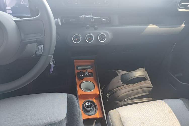 Used Wuling Zhiguang New Energy 2025 Model 305km Ambitious Edition Audio And AC Panel