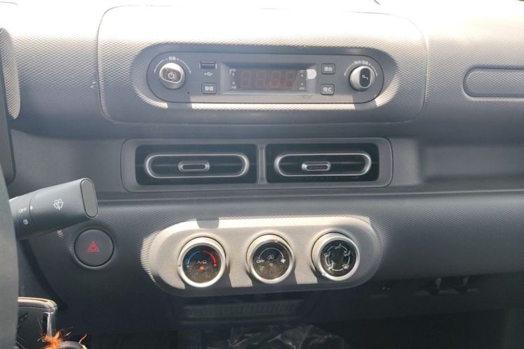 Used Wuling Zhiguang New Energy 2025 Standard Model Audio And AC Panel