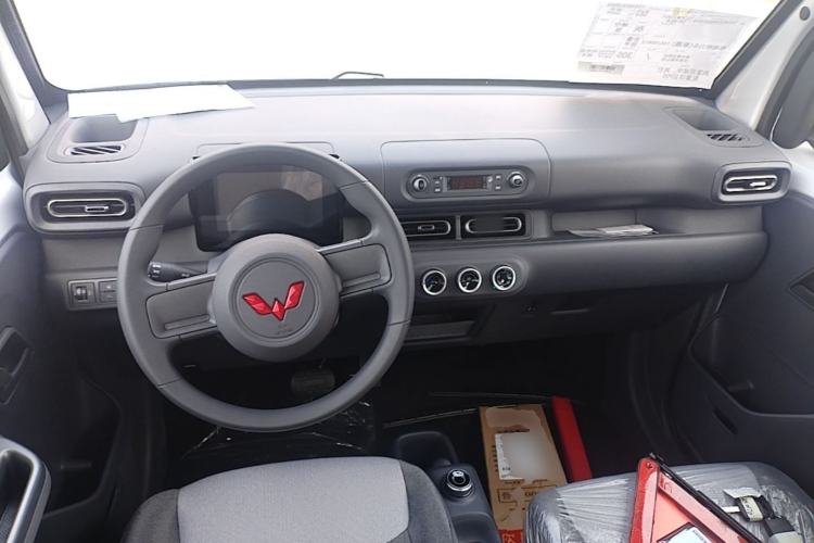 Used Wuling Zhiguang New Energy 2025 Model 305km Ambitious Edition Center Console