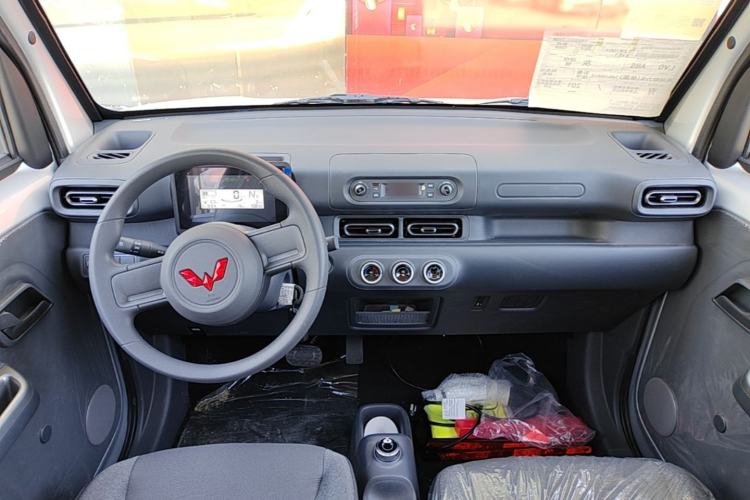 Used Wuling Zhiguang New Energy 2025 Comfort Model Center Console