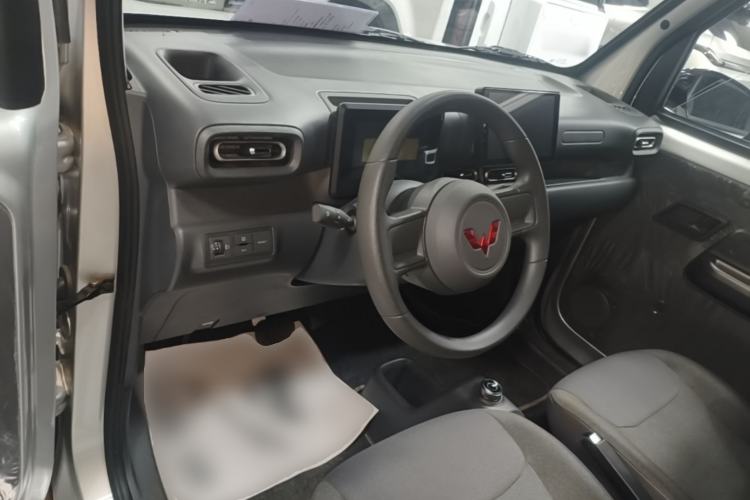Used Wuling Zhiguang New Energy 2025 Standard Model Center Console