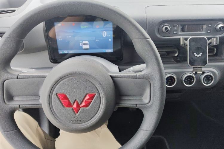 Used Wuling Zhiguang New Energy 2025 Model 305km Ambitious Edition Center Console