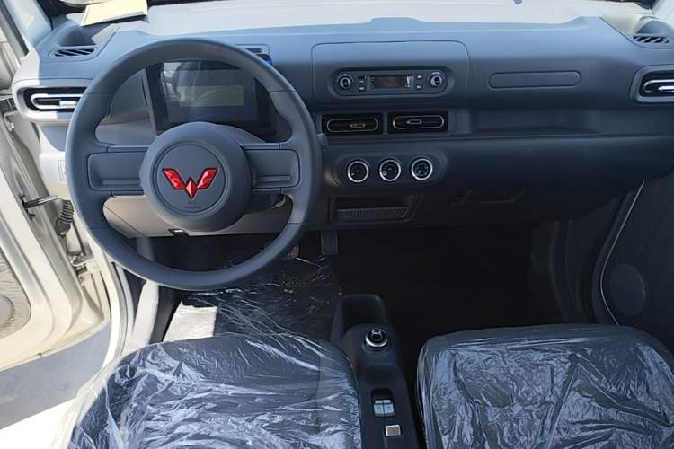 Used Wuling Zhiguang New Energy 2025 Comfort Model Center Console