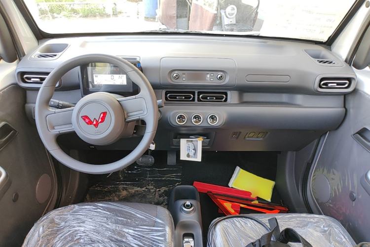 Used Wuling Zhiguang New Energy 2025 Comfort Model Center Console
