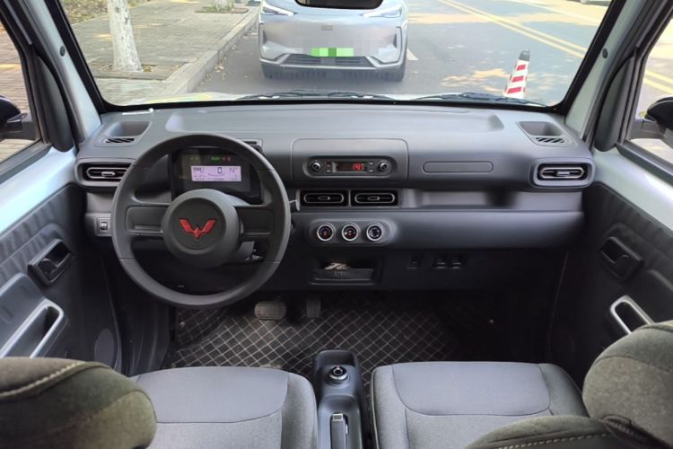 Used Wuling Zhiguang New Energy 2025 Comfort Model Center Console