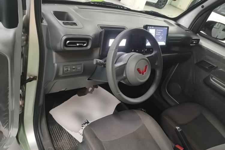 Used Wuling Zhiguang New Energy 2025 Standard Model Center Console