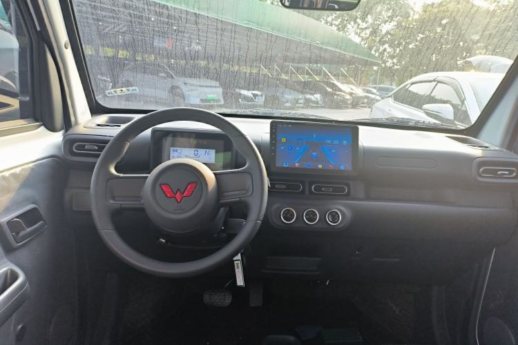 Used Wuling Zhiguang New Energy 2025 Comfort Model Center Console
