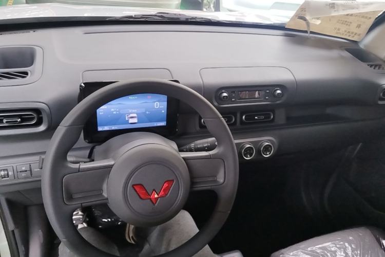 Used Wuling Zhiguang New Energy 2025 Model 305km Ambitious Edition Center Console