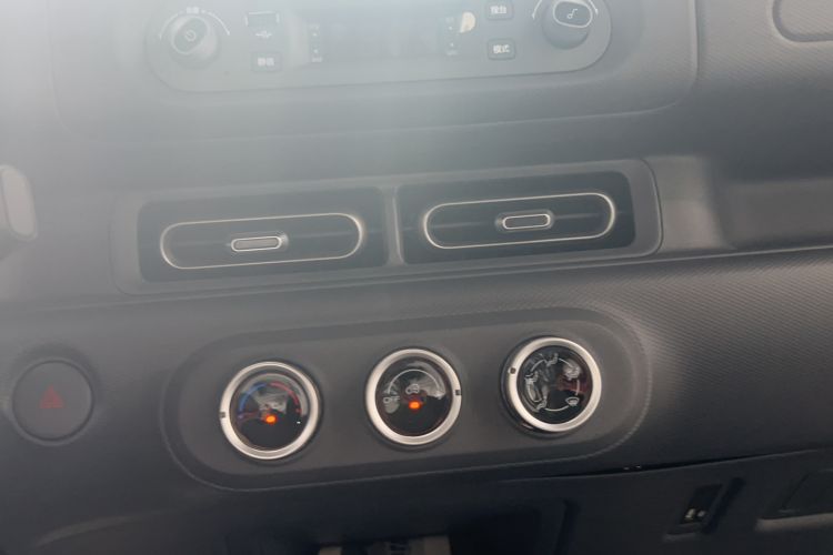 Used Wuling Zhiguang New Energy 2025 Comfort Model Center Console