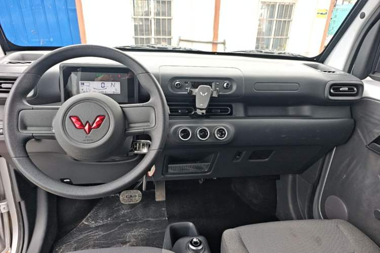 Used Wuling Zhiguang New Energy 2025 Comfort Model Center Console