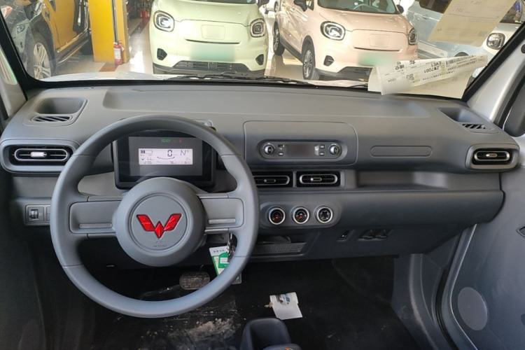 Used Wuling Zhiguang New Energy 2025 Standard Model Center Console