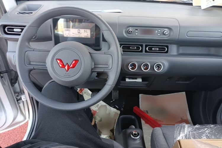 Used Wuling Zhiguang New Energy 2025 Comfort Model Center Console